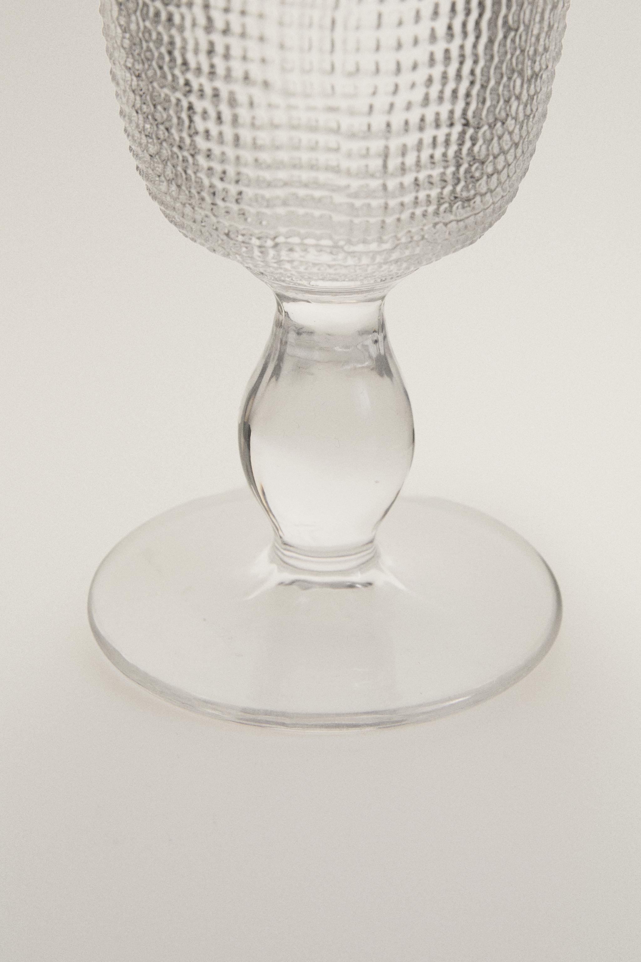 RAISED DESIGN GLASS